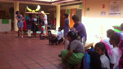 Funny and educational show to audiences in special event