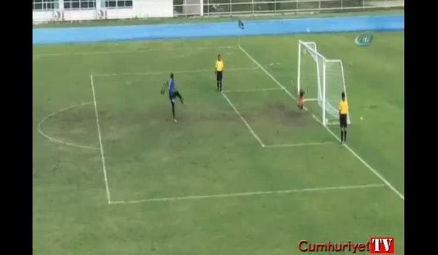 Yeşil sahalar böyle penaltı golü görmedi