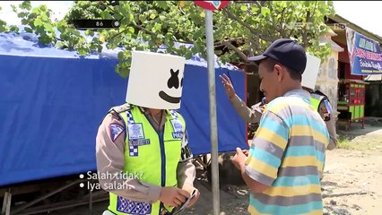 Uniknya, Satpolantas di Grobongan Gunakan Kostum Marshmello saat Bertugas - 86