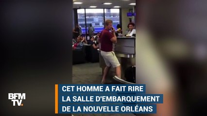 Cet homme fait le show dans l'aéroport quand il apprend que son avion est retardé