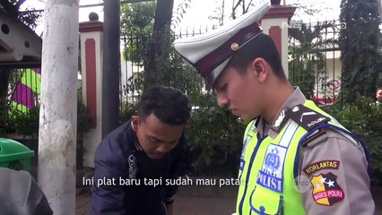 Ketahuan Sedang Berbohong, Pengemudi Ini Malah Tertawa - 86