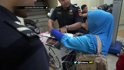 Pemuda Ini Kedapatan Membawa Sabu Didalam Sepatunya - Customs Protection