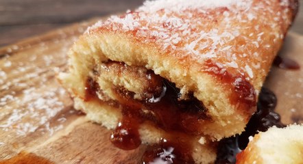 بالفيديو، طريقة عمل سويسرول بالفراولة