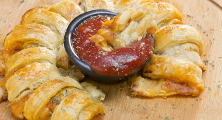 طريقة عمل فطيرة البيتزا بالفيديو