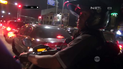 Kebakaran di Depok, Banyak Warga yang Terjebak di Lantai Atas Apartemen - 86