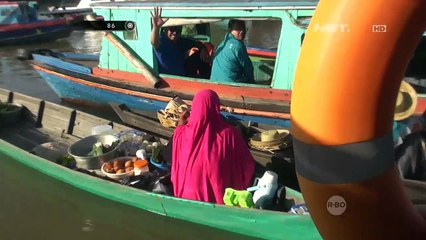 Curhatan Ibu Penjual di Pasar Terapung Saat Perahunya Tenggelam - 86