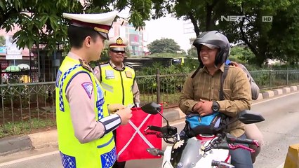 Ibu Ini Kebingungan & AKP Restu Indra Membantu Memesan Mobil Online - 86