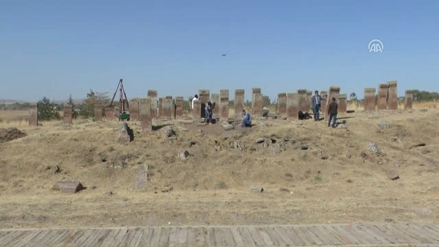 Ahlat'taki Selçuklu Mezarlığında 600 Mezar Taşı Düzeltildi