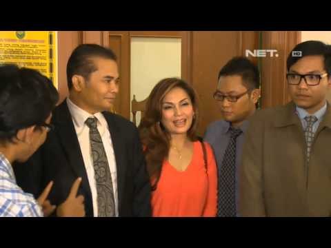 Entertainment News-Sidang Pertama Perceraian Nia Daniaty dan Farhat Abbas