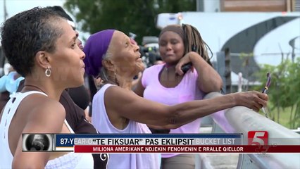“Të fiksuar” pas eklipsit, amerikanët ndjekin fenomenin e rrallë qiellor - News, Lajme - Vizion Plus