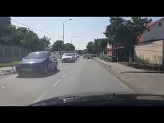 Ora News - Qëllohet makina e biznesmenit Dashamir Gjoka, ishte me të bijën