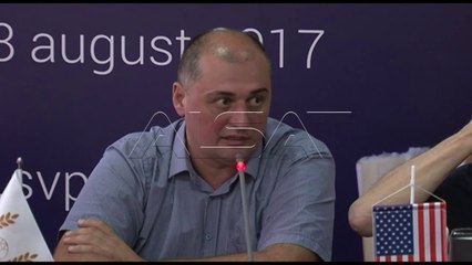 Mbrëmjet Strugane të Poezisë”, anashkalohet shqipja