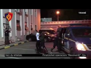 Ora News - Arrestohen të “fortët”, qarkullonin me armë me mjetin e blindur