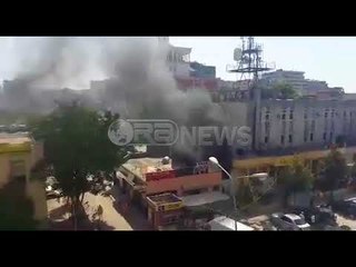 Ora News - Shpërthim dhe zjarr në godinën e postës në Fier