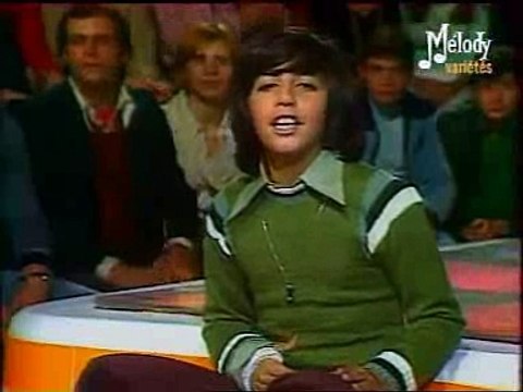Noam interprète Viens maman on va danser dans l'émission Ring Parade - 1975