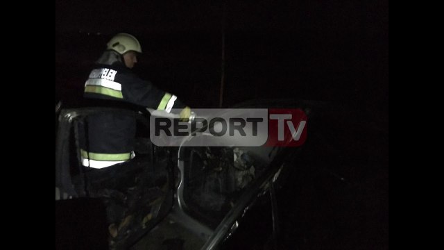 Report TV - Vlorë, makina merr flakë në lëvizje,shkrumbohet tërësisht