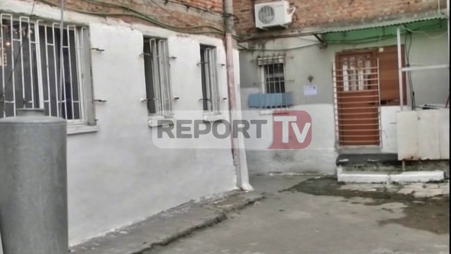 Report TV - Report Tv në pallatin ku banote gjyqtarja e vrarë Fildes Hafizi