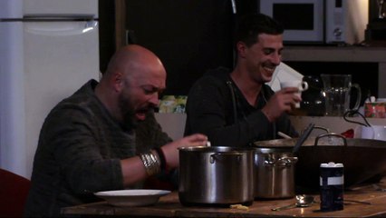 Lachen met de mannen onder elkaar