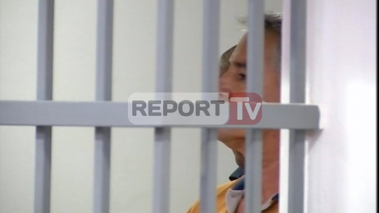 Report TV - Vrau gruan gjyqtare, mbërrin në gjykatë Fadil Kasemi