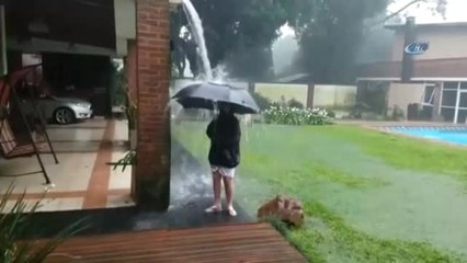 Arjantin'de Bir Çocuğun Yıldırımdan Kurtulma Anı Böyle Görüntülendi