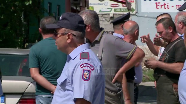Dljet e bizneseve, aksion i Bashkisë së Tiranës - Top Channel Albania - News - Lajme