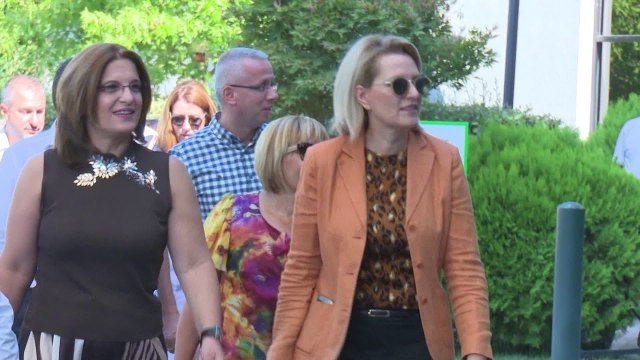 PAS LLOGARASE KRYEMINISTRI EDI RAMA VENDOS TE MBLEDHE MINISTRAT E RINJ NE VELIPOJE LAJM