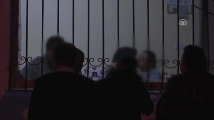 Ailesini Rehin Aldı, Polis İkna Etti