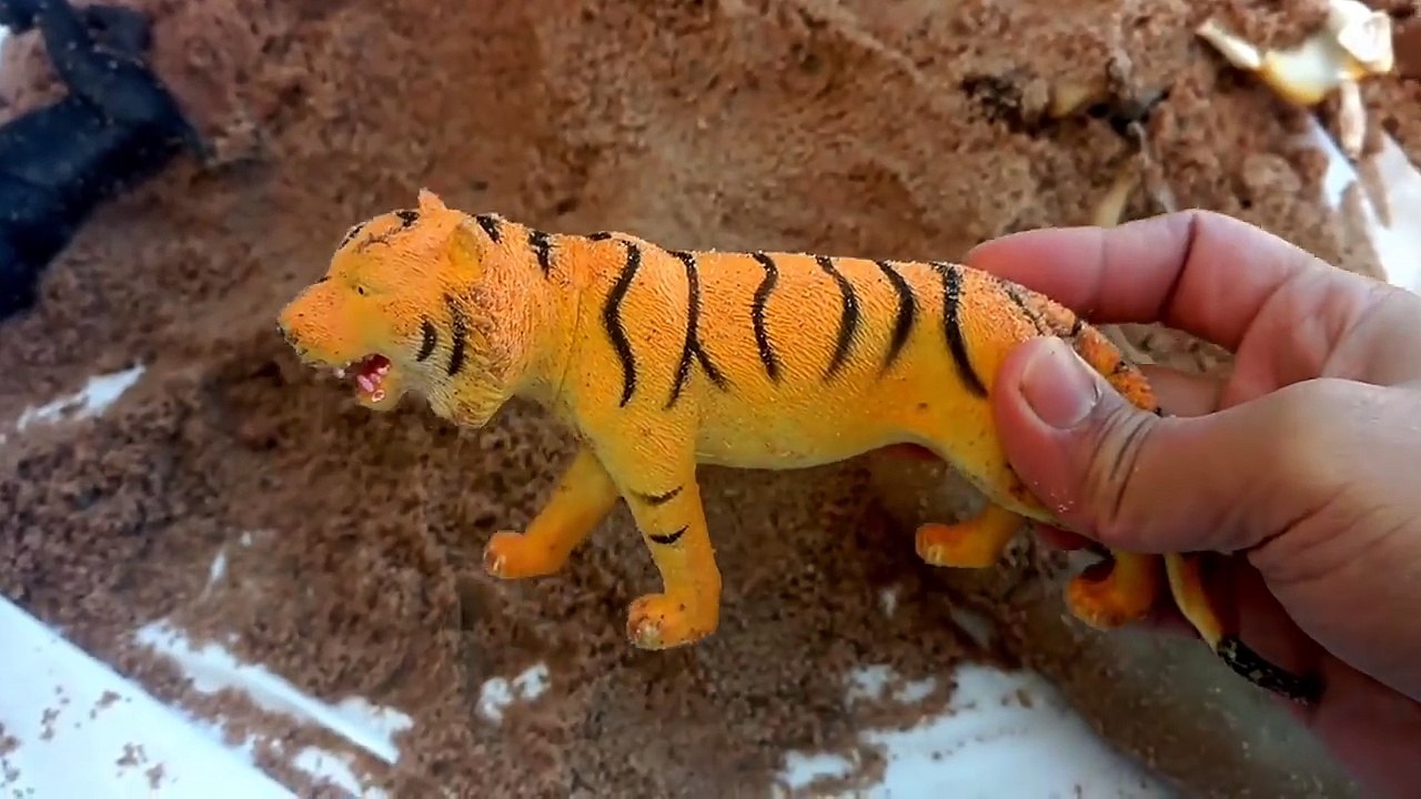 Zoo Animal Toy Surprise Hidden In Sand/Dump Truck /Safari Ltd Schleich Wild Animal Toys