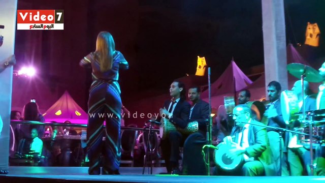 بوسى تغنى ايه ده يا محمود لايف