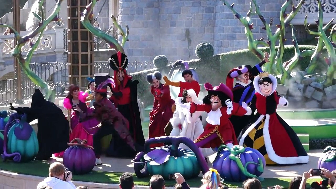 Its good to be bad with the Disney Villains Halloween new at Disneyland Paris