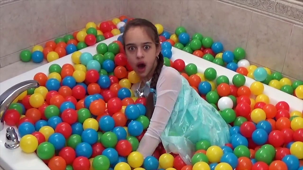 HULK PUSH PINK SPIDERGIRL INTO POOL? w/ Freaky Joker Kids Driving Car Video Toys In Real life