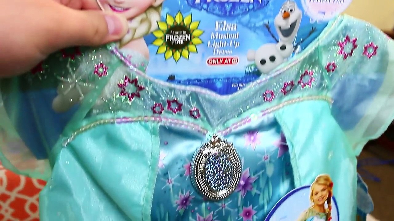 Disney Princess Dress-Up IRL + NEW Kid Vanity and Merida In Real Life by DisneyCarToys