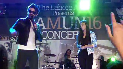 Urwa Hocane, Farhan Saeed performing live in LuxStyle Award 2017