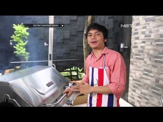 Calvin Jeremy memasak menu andalannya