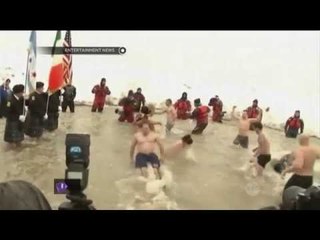 Lady Gaga & Vince Vaughin lakukan Icy Plunge