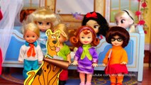 Stepmother Tries to Ruin Cinderellas Sleepover - Dollhouse Castle & Scooby Doo Dolls & Toys