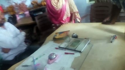 ਪਿੰਡ ਕੌਲੀਆ ਵਾਲ ਸਕੂਲ ਦਾ ਪਿੰਸੀਪਲ - ਕੁੜੀਆਂ ਨੂੰ ਕਰਦਾ ਸੀ ਪਰਪੋਜ਼ ਪਿੰਡ ਵਾਲਿਆਂ ਨੇ ਚਾੜਿਆ ਕੁਟਾਪਾ (1)