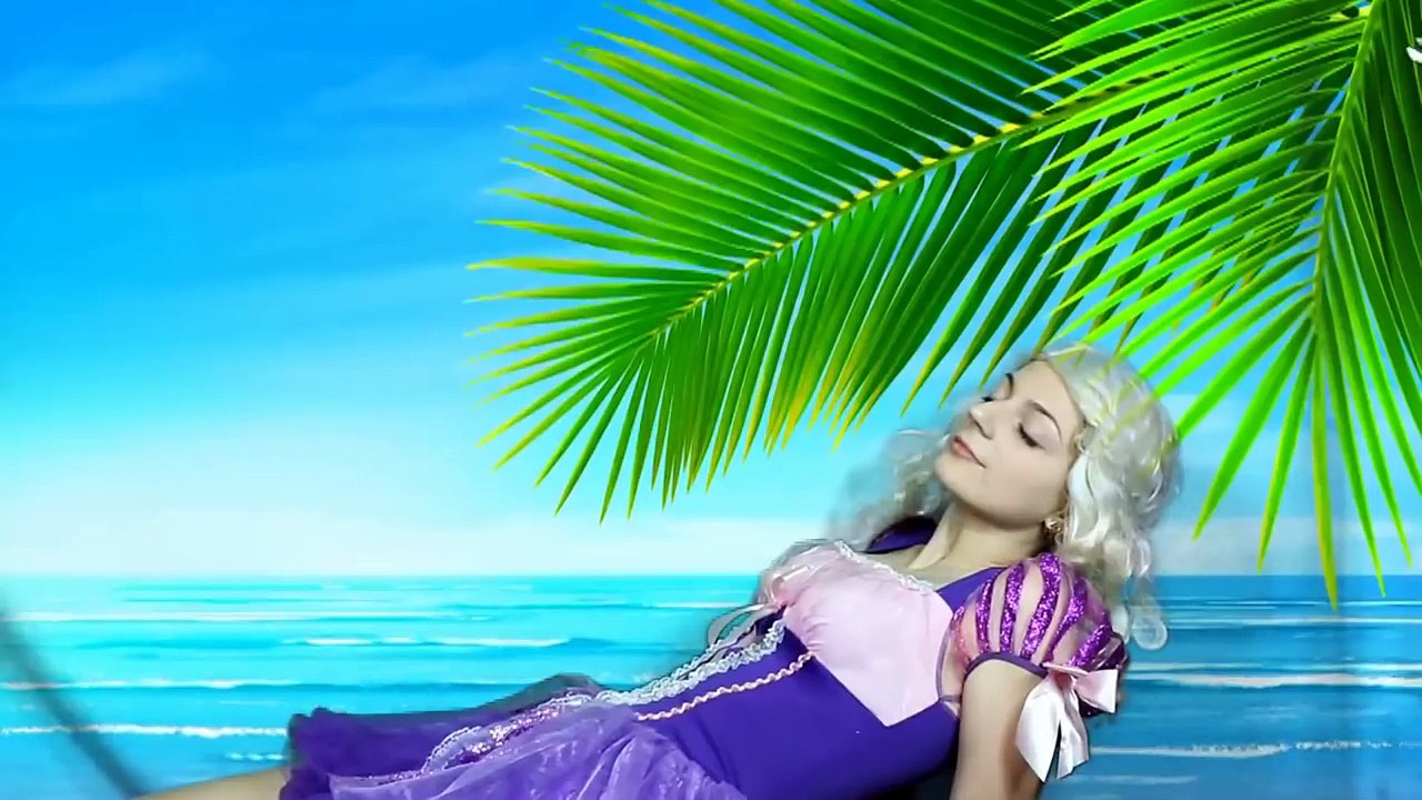 Siêu Nhân NGƯỜI NHỆN và NỮ HOÀNG BĂNG GIÁ ELSA ♥ Joker cắt áo công chúa Elsa