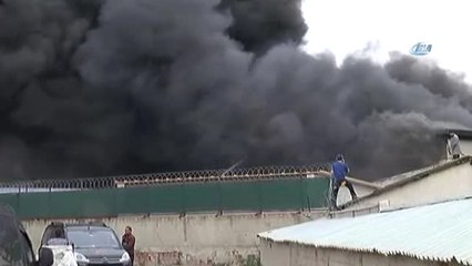 Beylikdüzü'nde Tekstil Fabrikasında Yangın