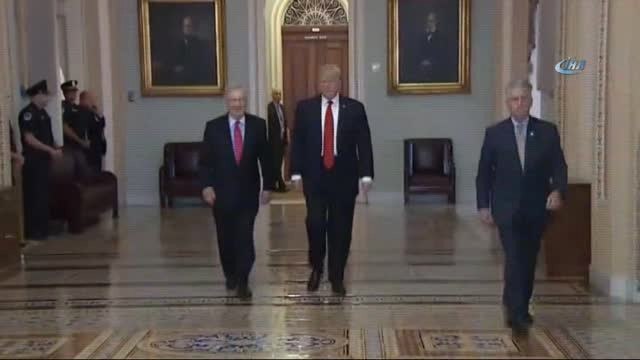 Trump'a, Rusya Bayraklı Protesto: Vatan Haini