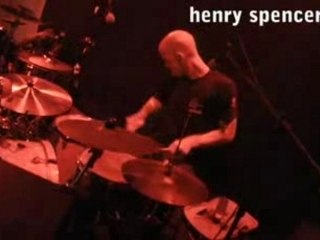 Chris Corsano toca batería