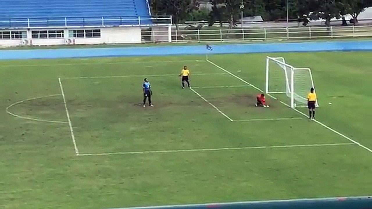 Un gardien célèbre la victoire trop vite