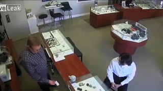 Man Runs Out Of Jewelry Store With $27K Diamond Ring