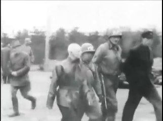 Les Nazis forcés de visiter les camps