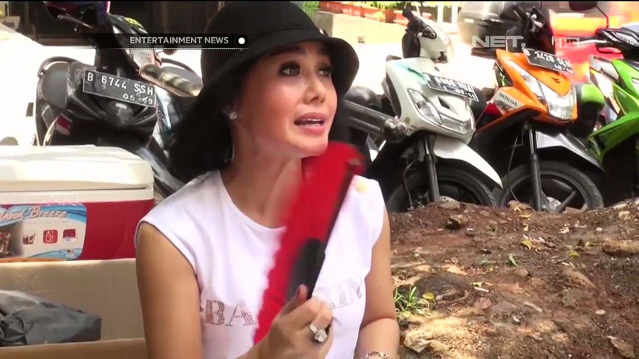 Sejumlah Selebriti Yang Pamer Kemesraan Di Usia Tak Lagi Muda