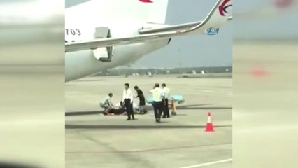 Çin'de Hostes Uçaktan Düştü