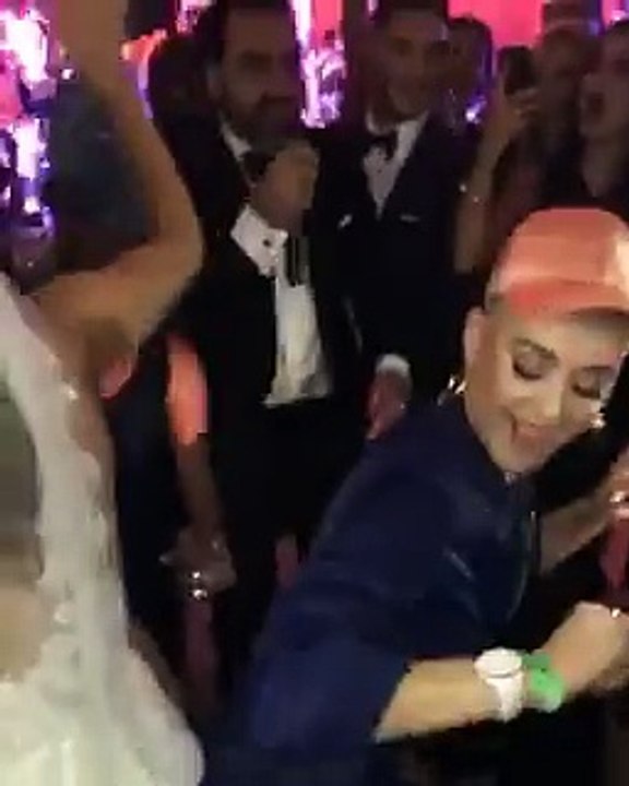 Katy Perry a débarqué dans un mariage célébré dans le Missouri !