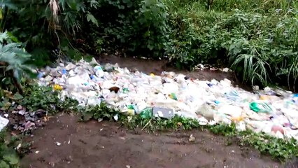 Une rivière de déchets dévale le Guatemala