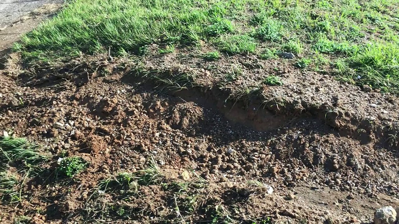 Un poids-lourd couché sur la RN10 à Champniers