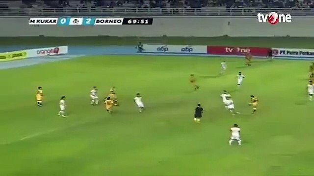 Ce joueur de foot fait le buzz INCROYABLE ! Parti de ses 30 mètres...